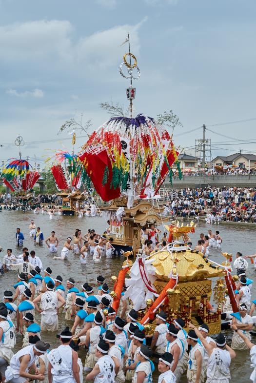 風治八幡神社川渡行事