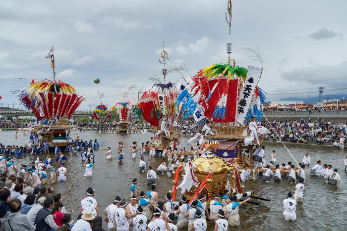 風治八幡神社川渡行事