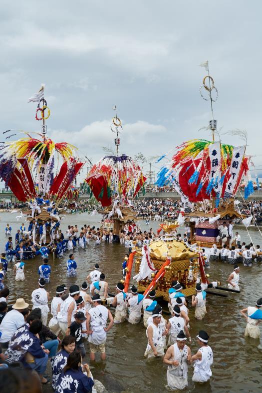 風治八幡神社川渡行事