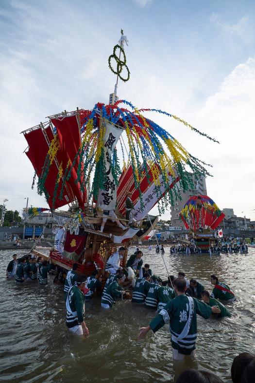 風治八幡神社川渡行事