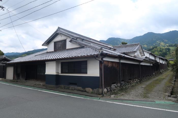 鹿毛家住宅　主屋　表門　蔵　井戸小屋