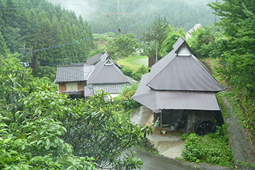 棚田と茅葺の山村集落うきは市新川田篭伝統的建造物群保存地区